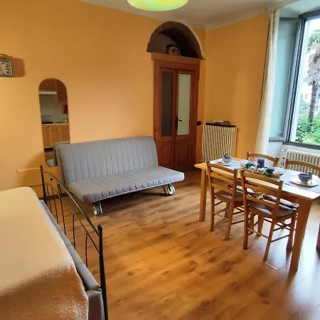 Apartment Elegante Casa Carl Como